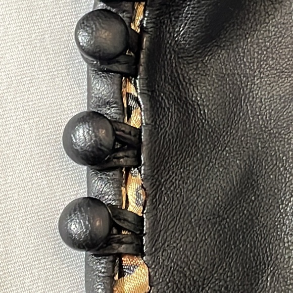 Bananna Republic long Black leather gloves silk leopard lining 8 buttons - Picture 3 of 13